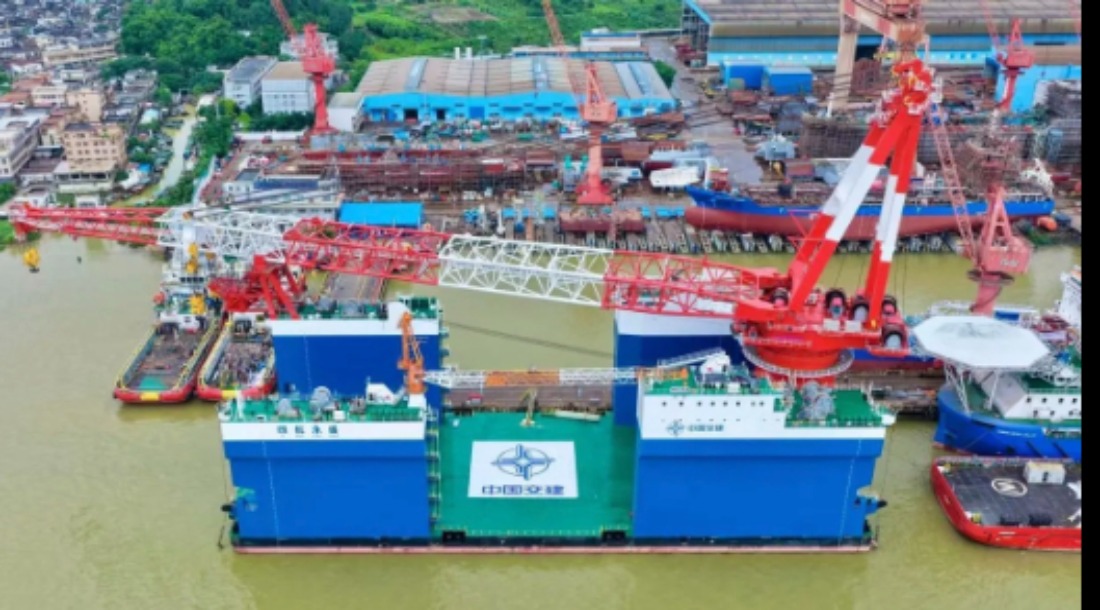 China's Largest Full-Revolving Semi-Submersible Crane Vessel Delivered in Jiangmen