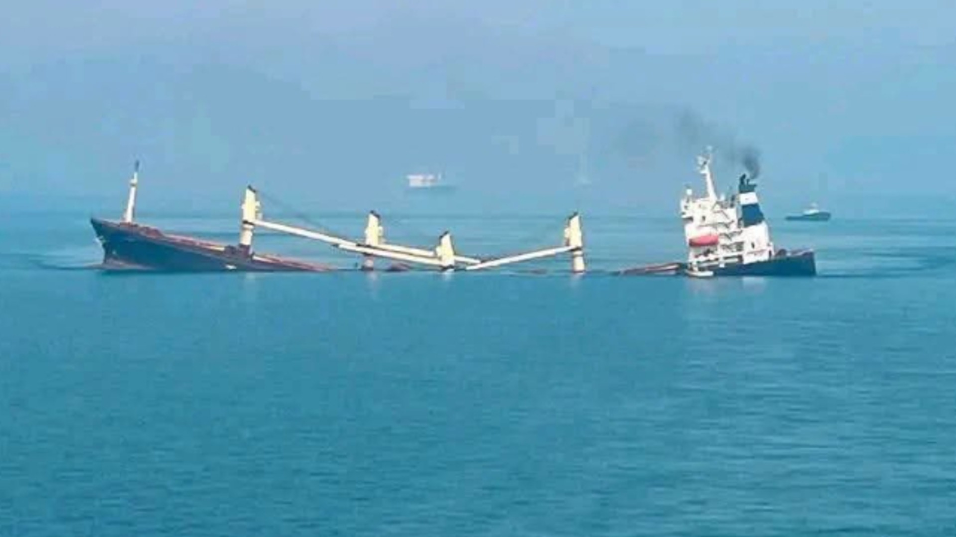 Aged  Bulker breaks in Two, Grounds in  North of Strait of Hormuz
