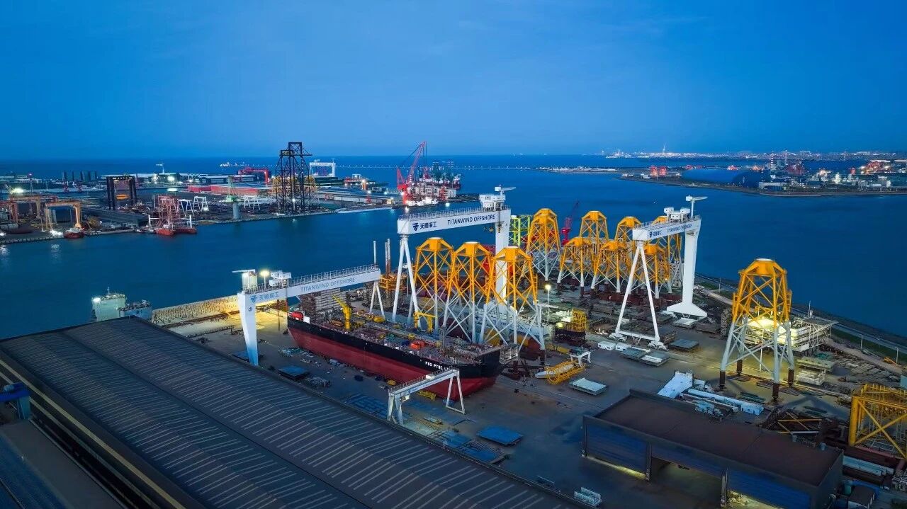 A New Chinese Shipbuilding Challenger Emerges as Centrofin Is Linked to Six-Ship LR2 Order