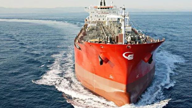 世界最大成品油轮公司连续“卖船”，意