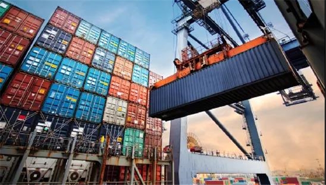 中国港口疫情可能导致全球货物短缺，商