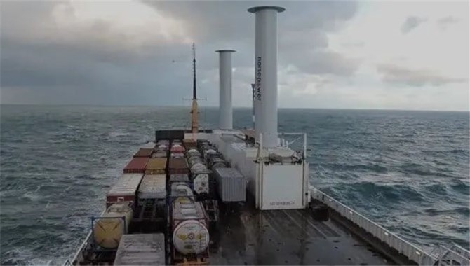 风力辅助货船的操作风险