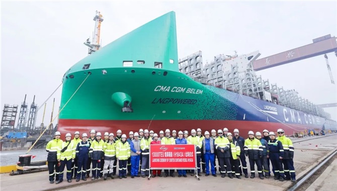 沪东中华造船为达飞海运建造的13000TEU双