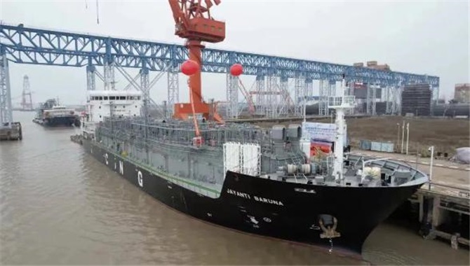 全球首艘压缩天然气运输船交付开航