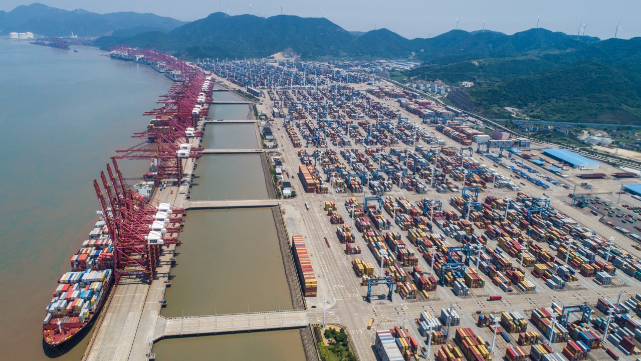 Global No. 2 Changes Hands: Ningbo-Zhoushan Overtakes Singapore for the First Time in H1