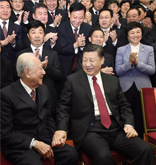习主席亲自搀扶“中国核潜艇之父”黄旭