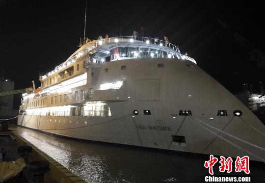 中国国产极地探险邮轮江苏试航。　张祥跃 摄