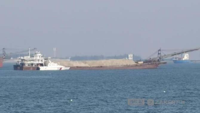 湛江海事 “攻砂”行动滞留一艘砂船