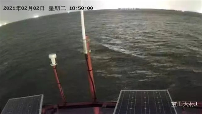 上海港首座高清CCTV视频监控大型灯浮投入