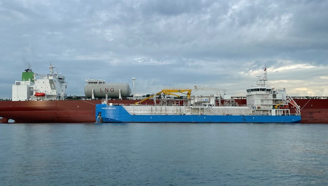 FueLNG completes Singapore's first ship-to-ship bun