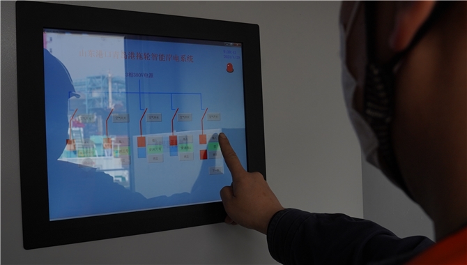 山东港口青岛港拖轮岸电使用安上“智能