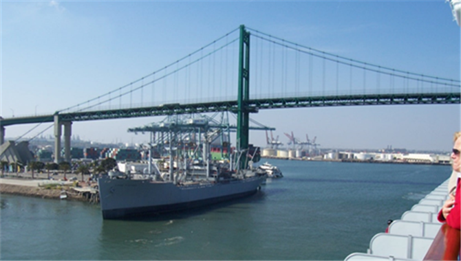 国际集装箱港航企业效益显著改善，提升