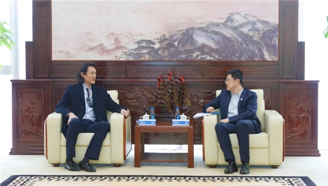 华光海运控股有限公司董事长赵式庆一行