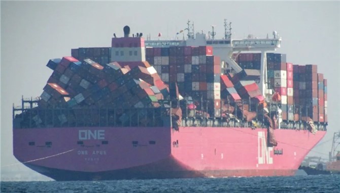 中国出发箱船超过30个集装箱坠海，保险