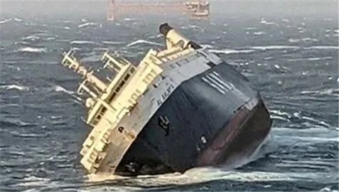 长荣海运这条船搁浅5天了 消息称打捞行动将漫长而艰难 信德海事网 专业海事信息咨询服务平台