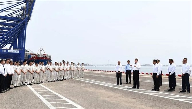 “新洋浦”轮高压岸电系统在海南洋浦港