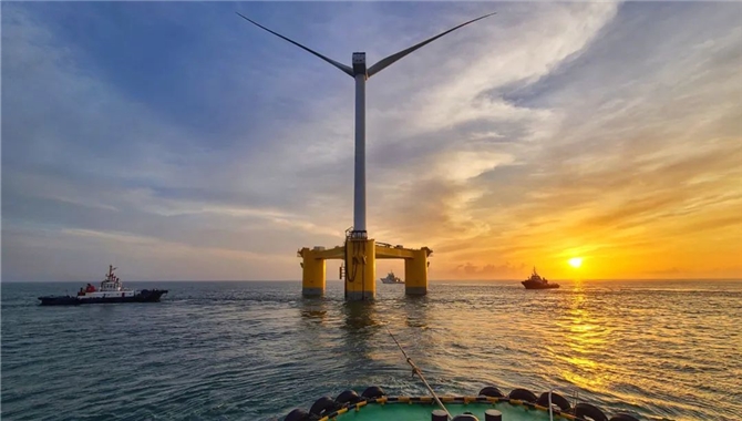 湛江港拖轮长航拖带全国首台深远海浮式