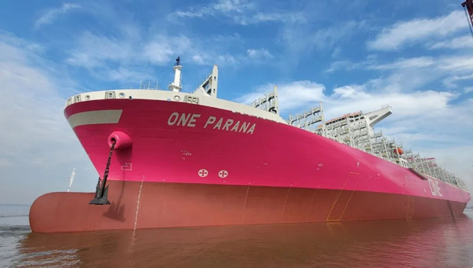 Yangzijiang delivers the first 11,800 TEU container