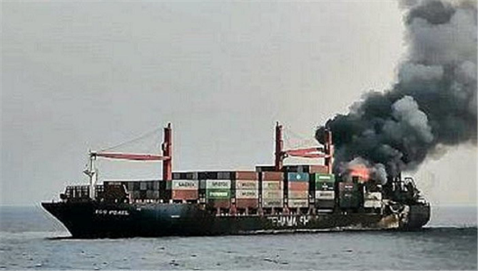 25名海员已弃船！一集装箱船突发大火，