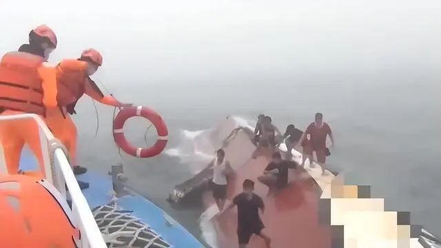 18万吨级货轮长江口碰撞渔船，致11人失联_信德海事网-专业海事信息咨询 