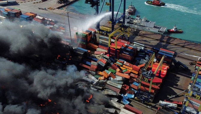 Fire at Turkey's Iskenderun Port extinguished -defe