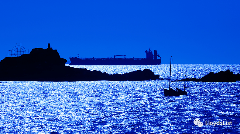 全球海上石油贸易，影子船队占一成