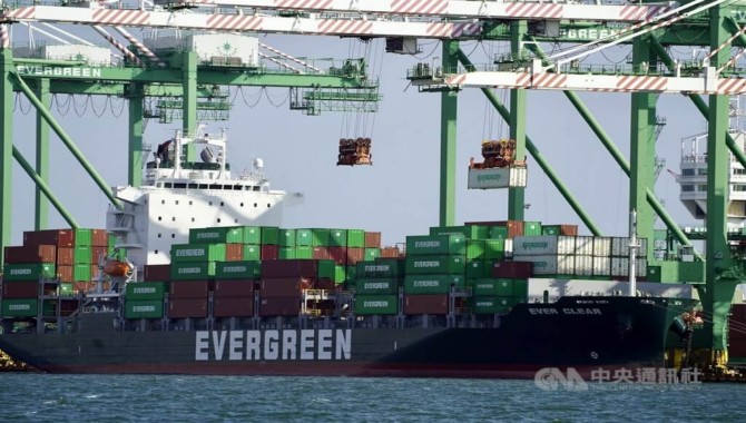 Evergreen Marine to give 10 months' salary as mid-y