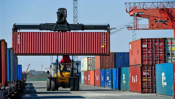 Empty shipping containers sign of China's economic 