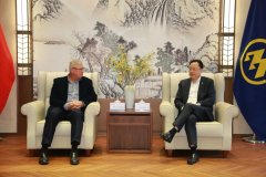 招商轮船董事长谢春林会见美国船级社东