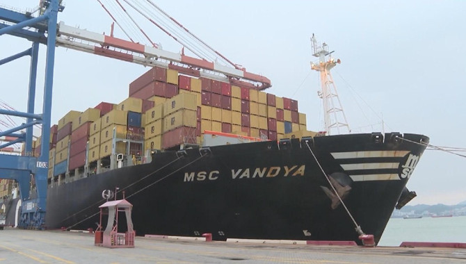 Xiamen Port opens new shipping route to Middle East