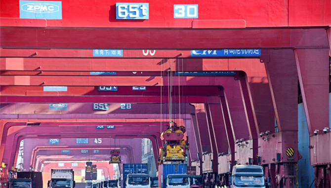 Chinese ports' container throughput up 4.8 pct in f