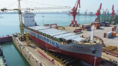 山东港口建造的首艘700TEU集装箱船顺利下