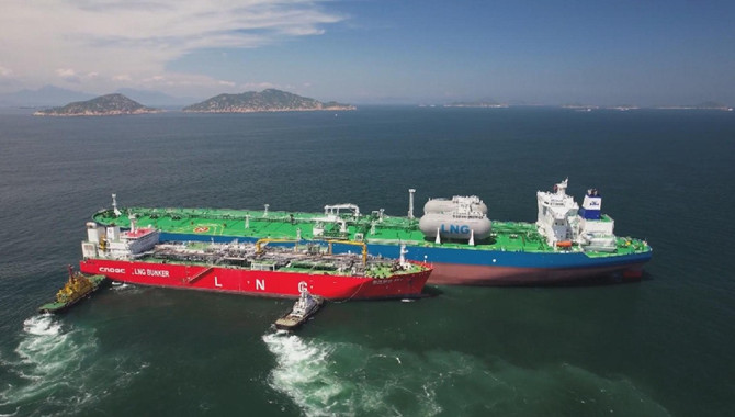 China conducts first LNG bunkering for VLCC at anch