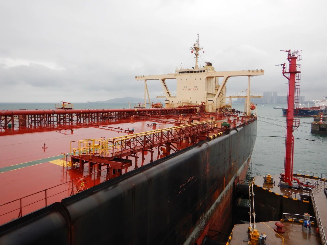 青岛海事：强化对到港大型油轮登轮检查