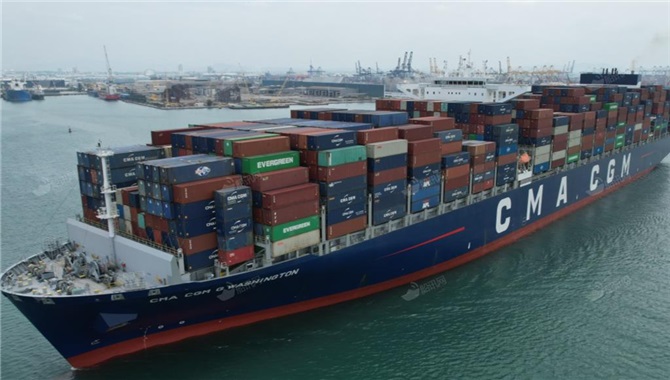 CMA CGM+马士基的集装箱船正全速驶向红海
