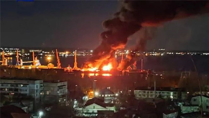 克里米亚称当地一港口遭乌军袭击 乌方暂