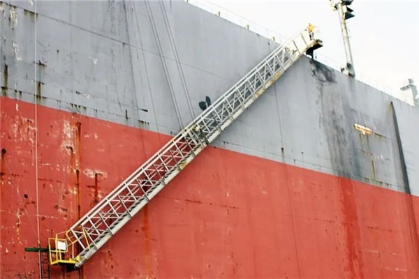 【全球第一例】印度：中国船的舷梯致残