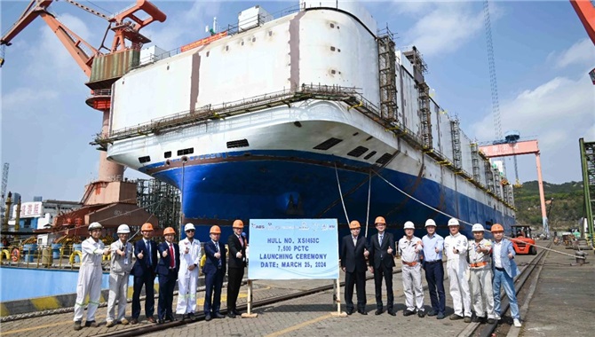厦船重工承建的7500车LNG双燃料汽车滚装船