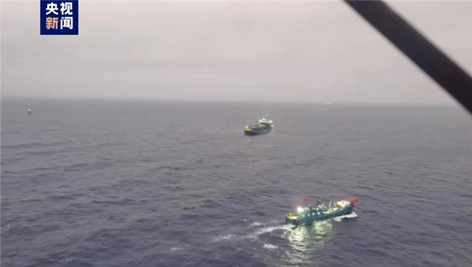 集装箱船“海丰岘港”与渔船碰撞，8人失
