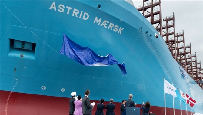 全球第二艘大型甲醇动力集装箱船来了！