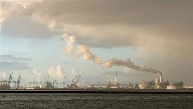 2023年鹿特丹港二氧化碳排放量减少10%