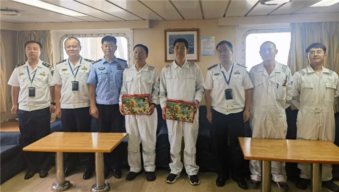 SEA MAPLE轮迎端午：湛江海事局与边防部门