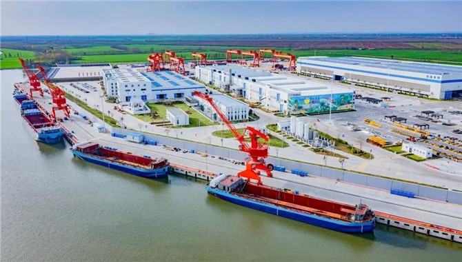 达飞在山东新能船业订造纯电动力集装箱