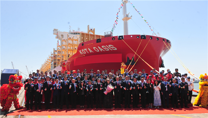 喜讯！太平船务命名首艘 8200 TEU LNG 双燃