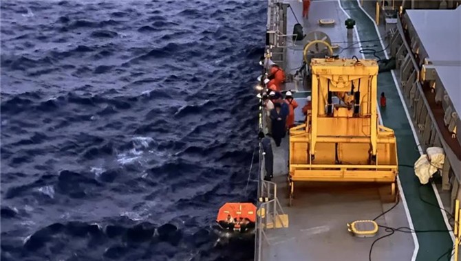 近日，中国海员在全球各大海域疯狂救人