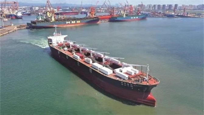爆改30岁老旧Panamax散货船成养鱼船！全球