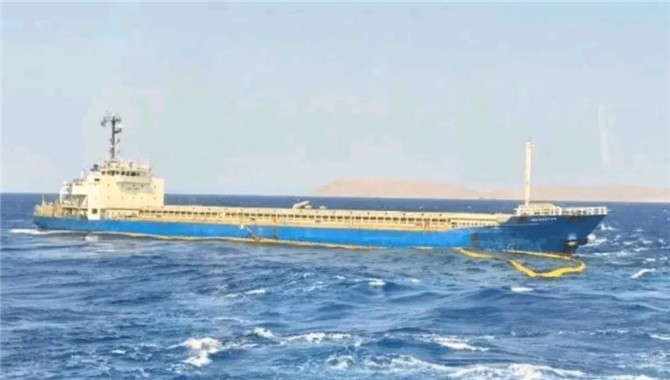 货船搁浅，船长驾驶员被捕