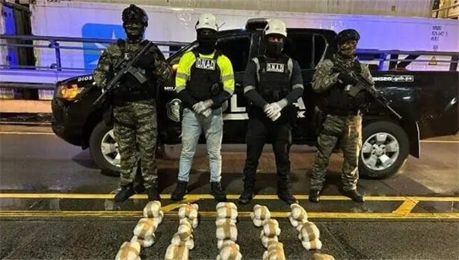 警方搜出39包毒品，涉及2艘马士基集装箱