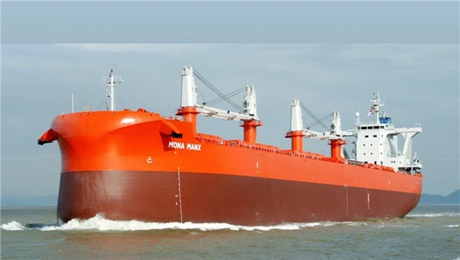 船舶移泊过程中，二副被缆绳击中遇难，