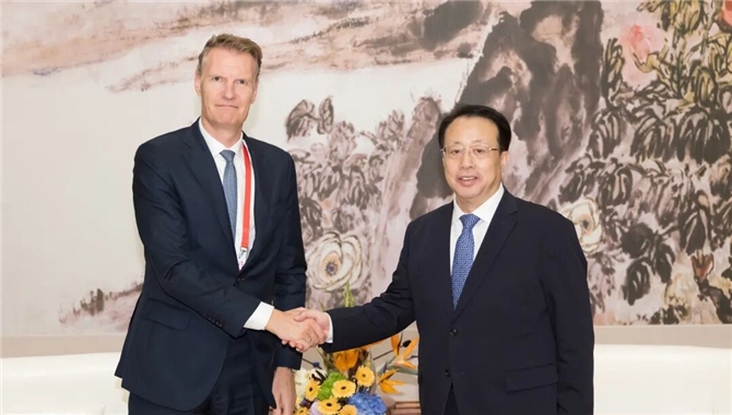 全球最大集运公司CEO表态：将继续“重仓